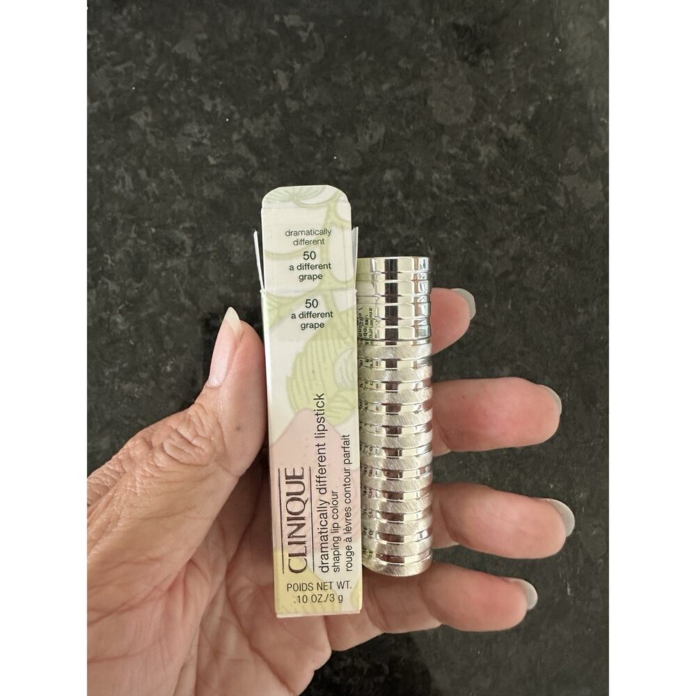 Clinique Dramatically Different Lipstick Shaping Lip Colour 50 A Different Grape